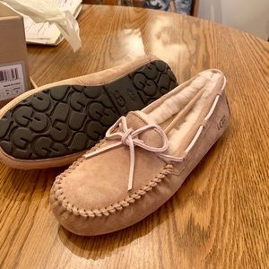 Women’s UGG size 8 Dakota tobacco slippers